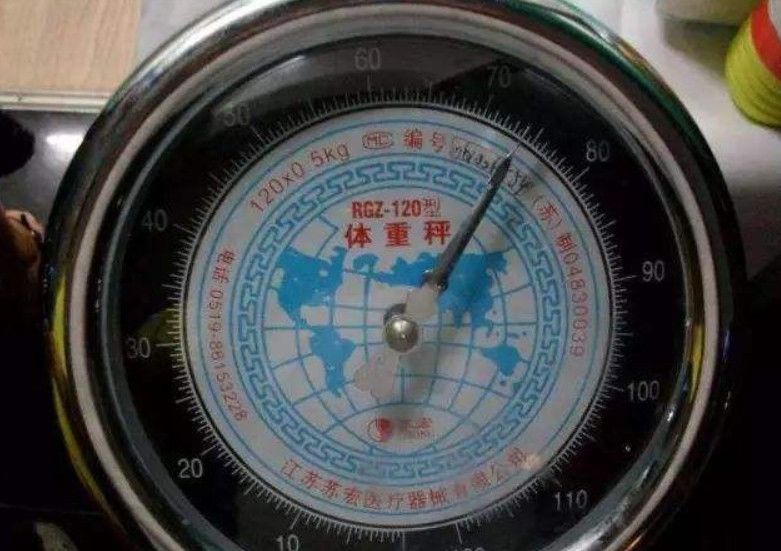 药店门口使用的人体称 图片_华潮电子人体称_药店门口使用的人体称 图片