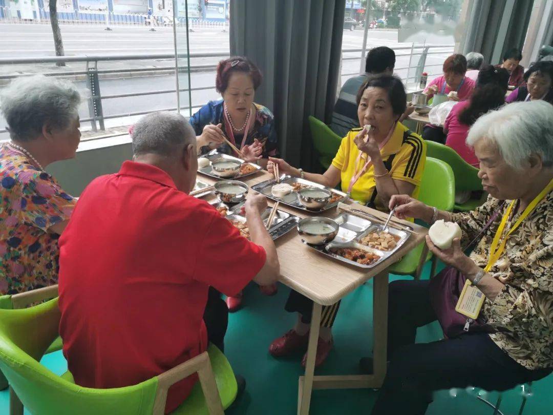 怎么才能让老人买保健品_老人保健图_老人保健仪器