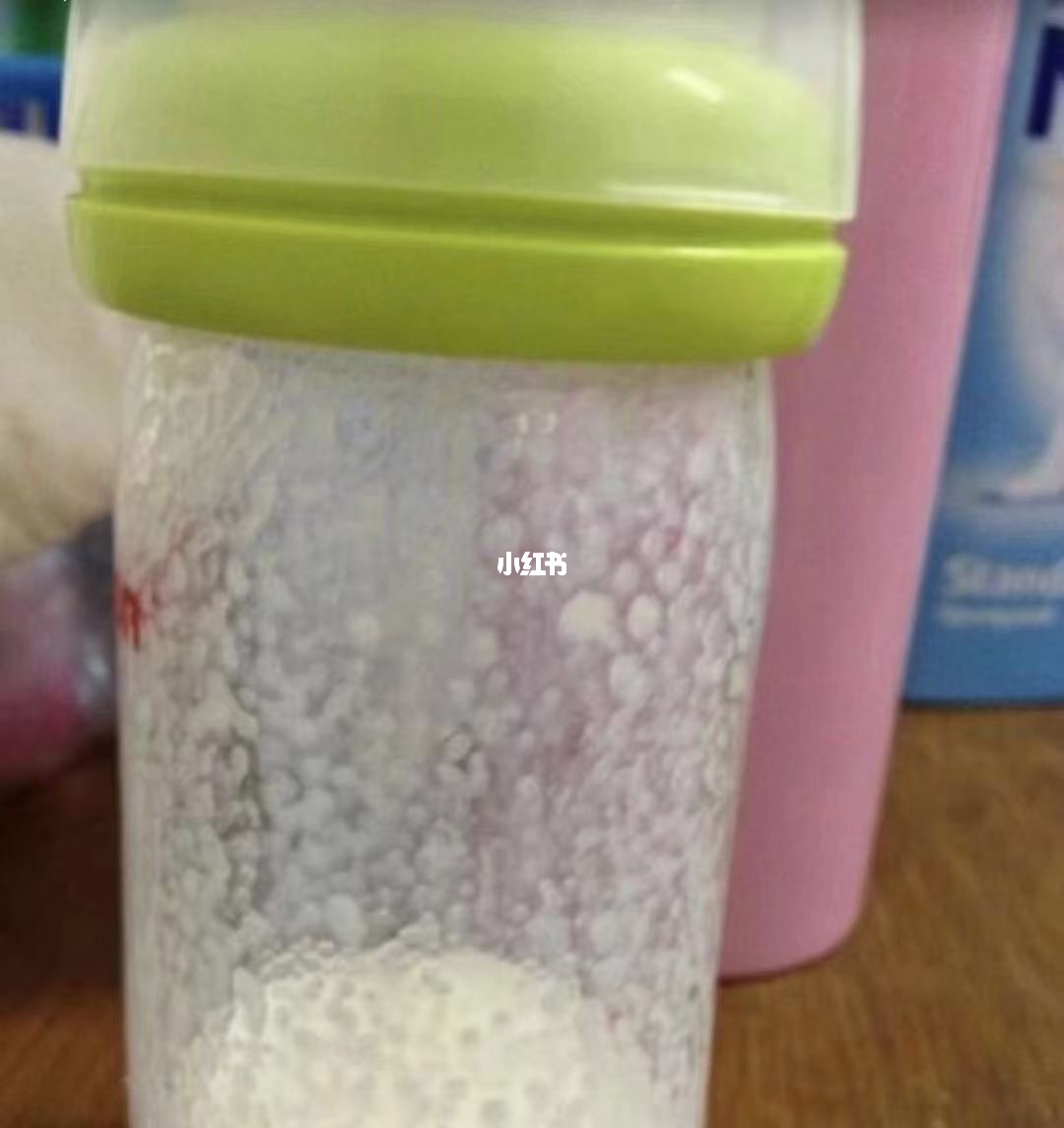 奶粉冲开后有颗粒图片_冲奶粉有泡沫_喜宝二段奶粉冲后图片