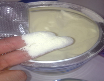 君乐宝奶粉冲时有颗粒_奶粉冲开后有颗粒图片_奶量算冲奶粉前还是后