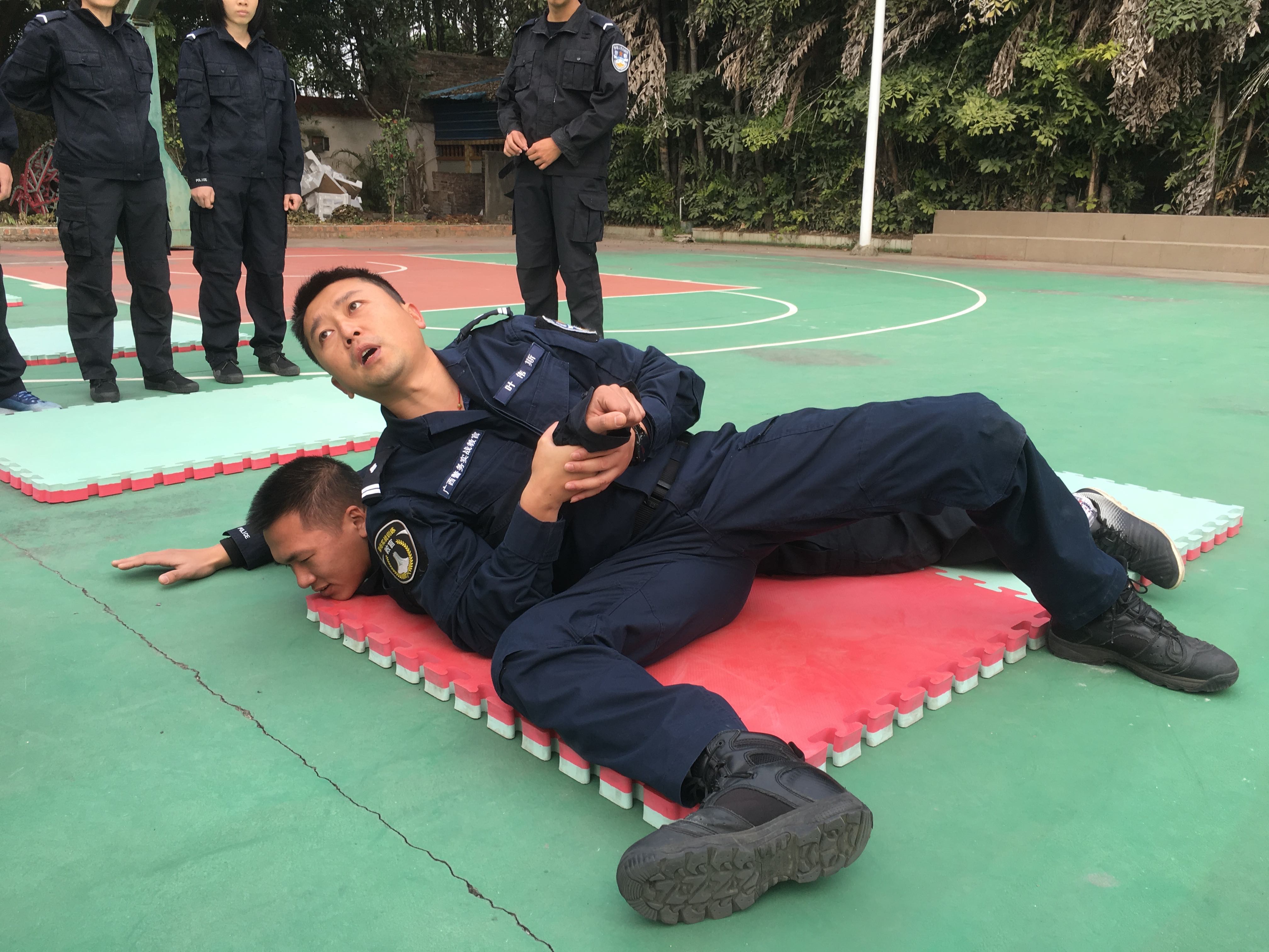 使用欧莱雅清润深透锁水精华凝露还要使用柔肤水吗_数学辣椒教案_警务实战辣椒水使用教案