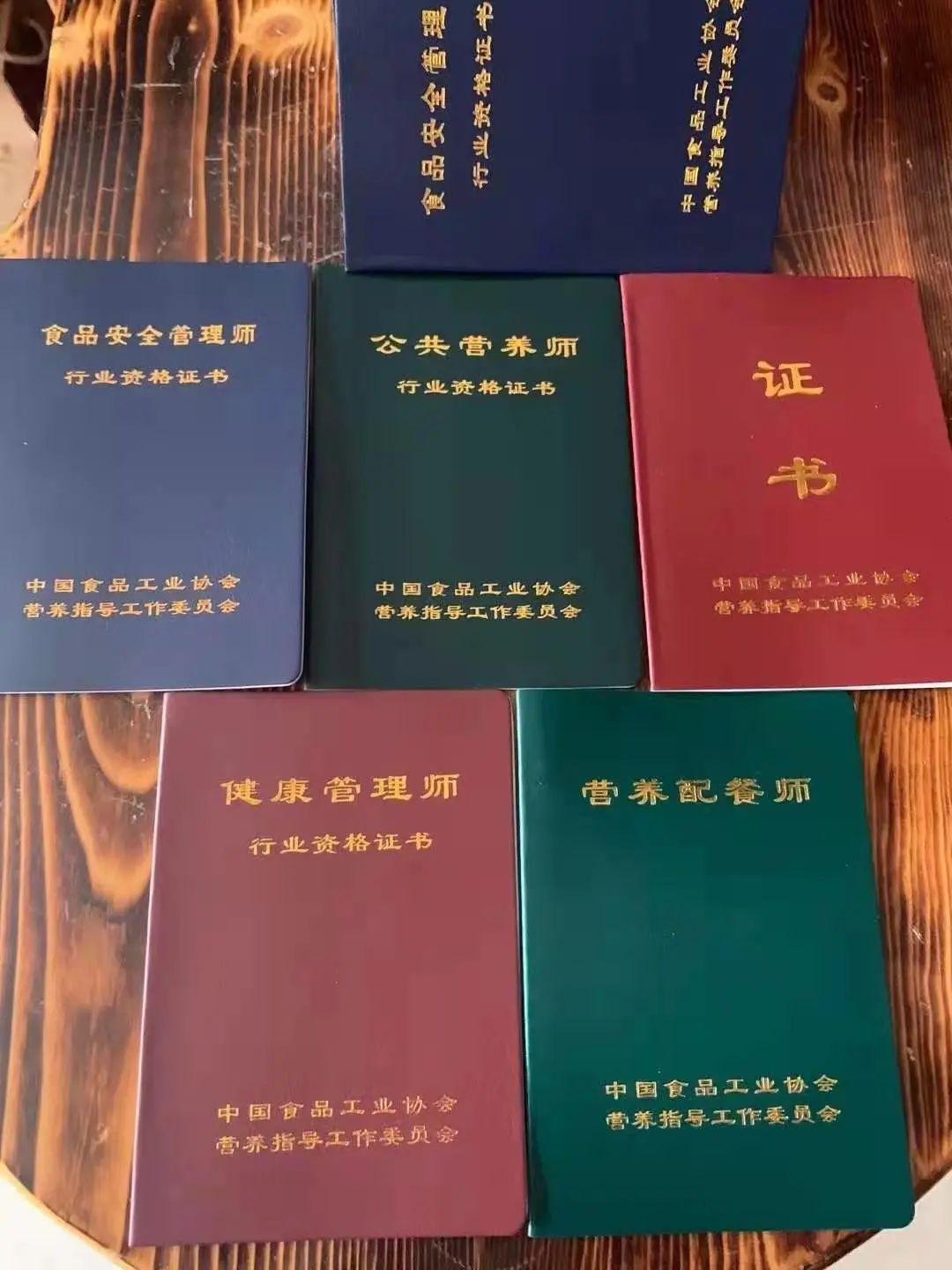 营养师证有什么用_企业教练师证有用吗_中级礼仪师证有用吗