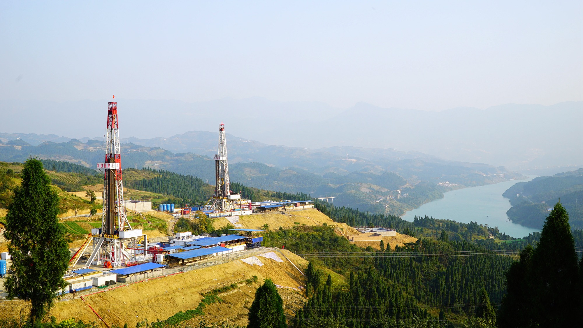 新疆合盛燃气设备有限公司天然气汽车改装厂_华油天然气广元有限公司_德众天然气汽车改装厂