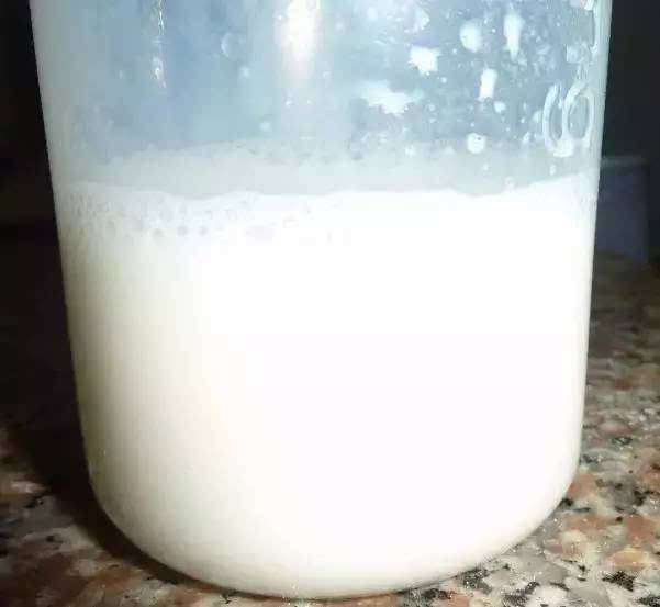婴儿冲奶粉用什么水好_奶粉冲调后不起泡沫好吗_怎样冲奶粉好