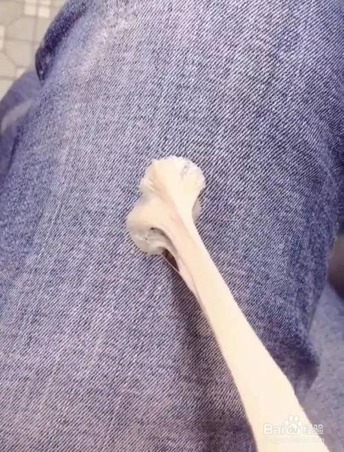 衣服上裤子上弄了那个胶水怎么弄_衣服上口香糖印怎么洗_口香糖弄到身体上怎么办