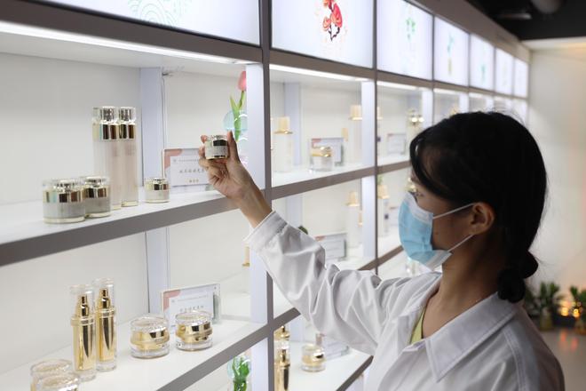 唯品会 化妆_化妆品是唯品会还是京东的好_白云区化妆品行业促进会