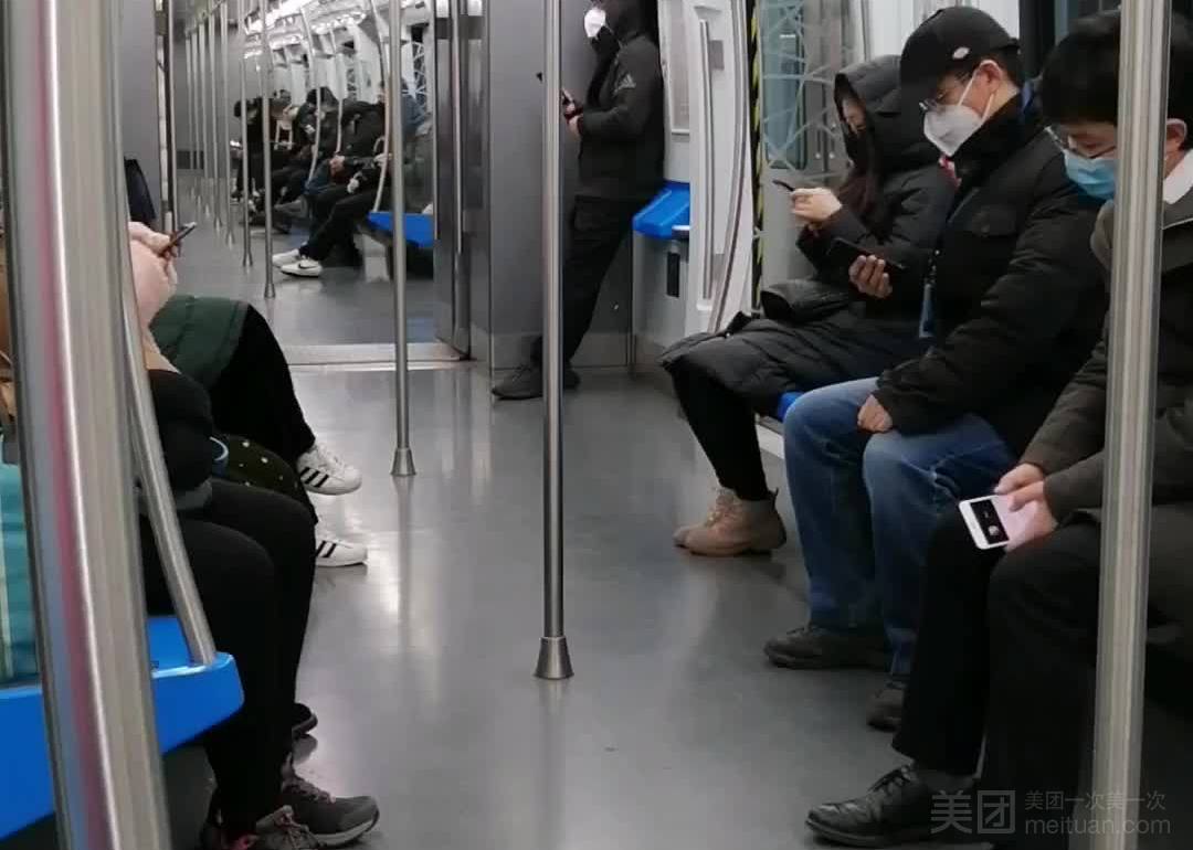 地铁上可以吃东西吗_笔记本有什么东西可以装在台式上_机场饭店可以吃自己带的东西吗