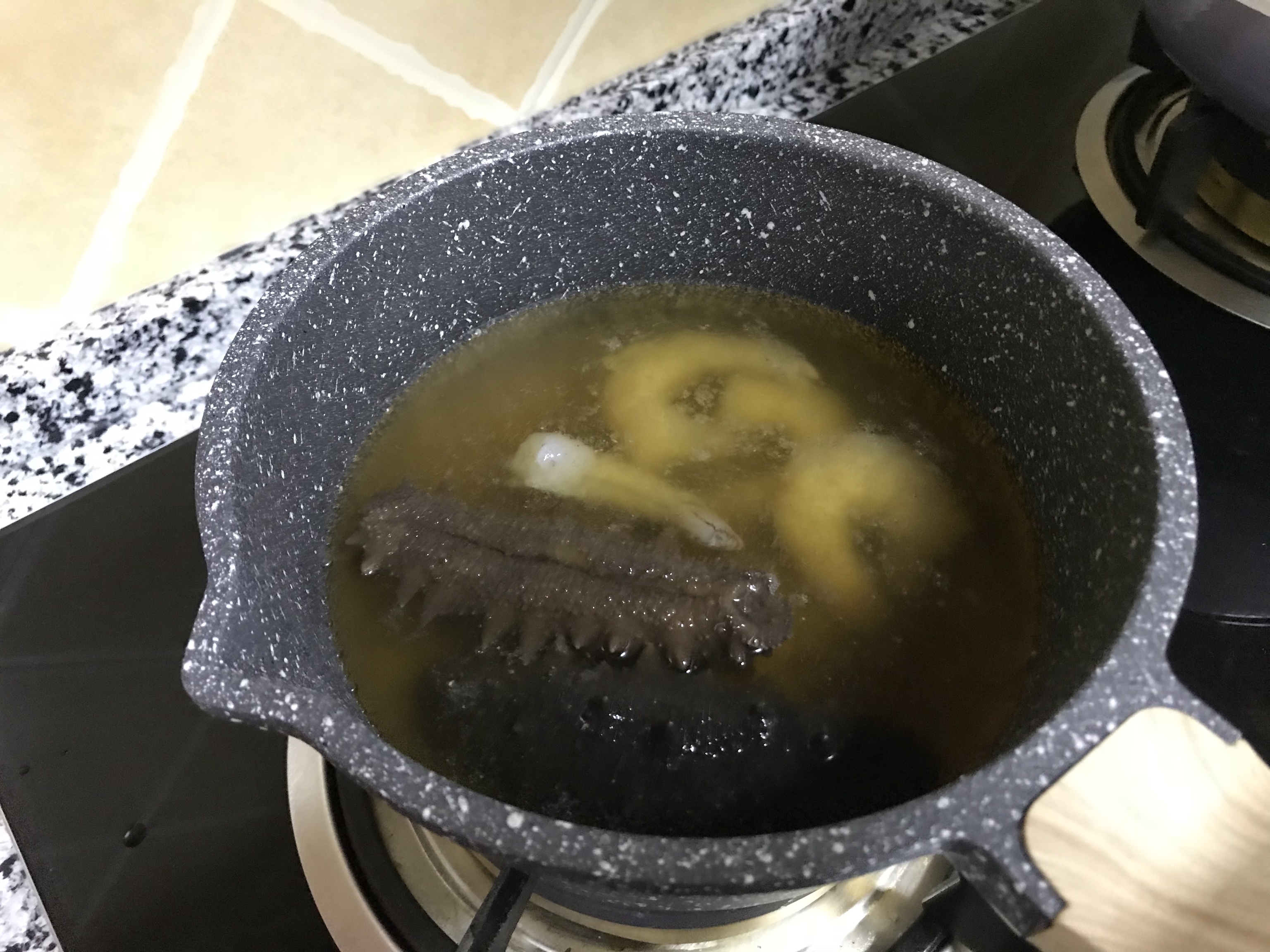 盐渍海参 做发_鲜海参水煮了冷冻后泡发_市场上面水发好的海参怎么做