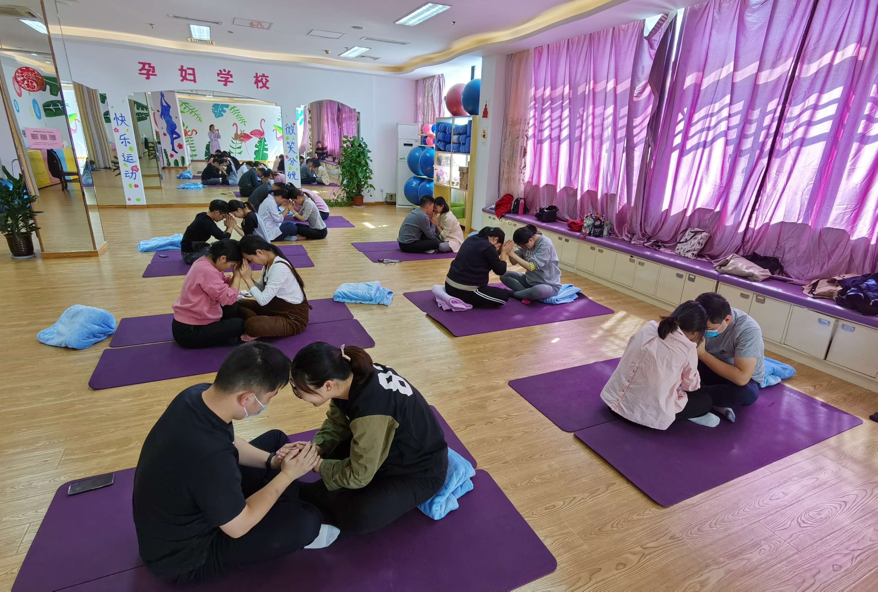 孕妇做瑜珈球有作用吗_孕妇瑜珈_做瑜珈为何不放音乐