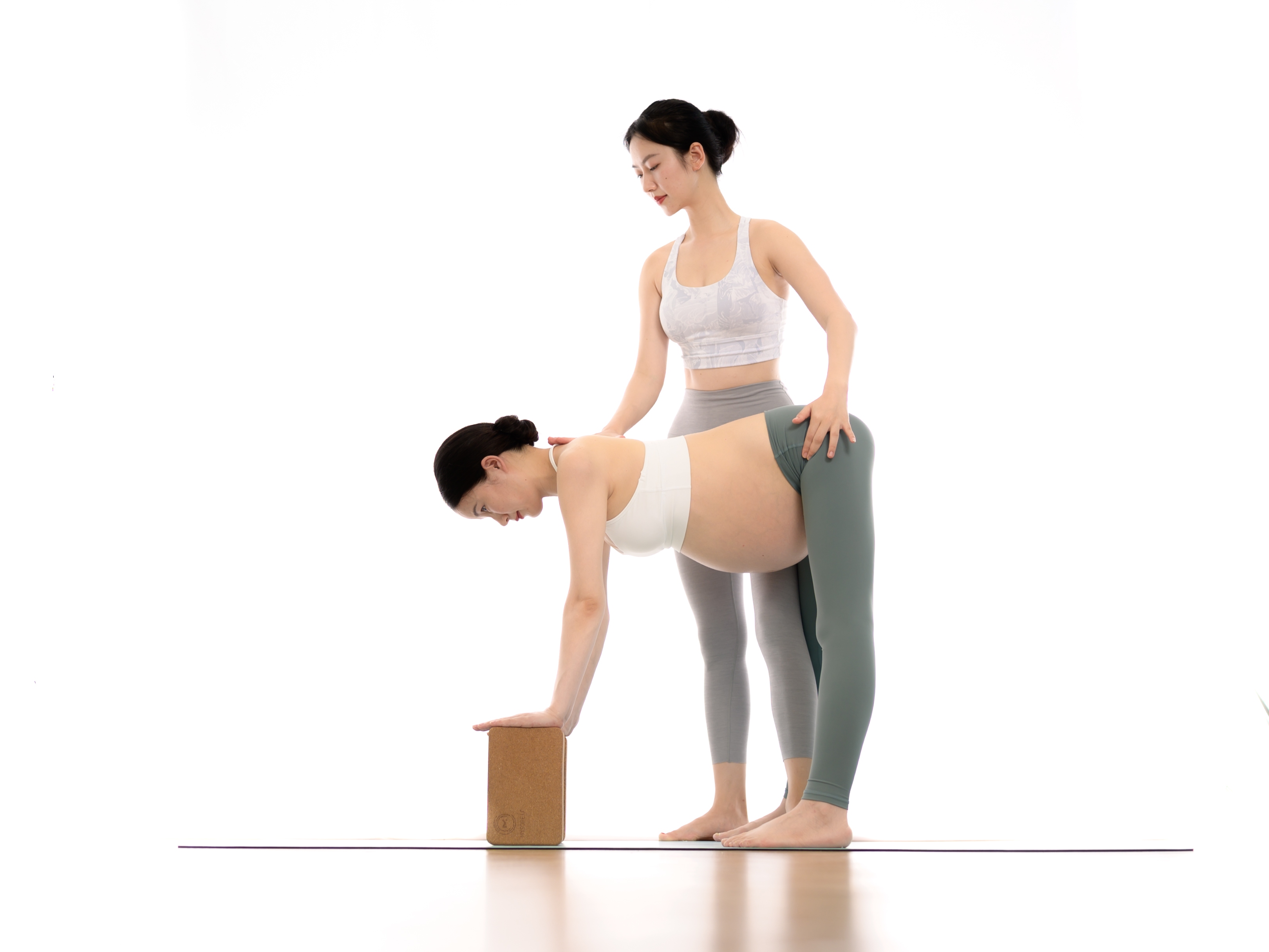 做瑜珈为何不放音乐_孕妇做瑜珈球有作用吗_孕妇瑜珈