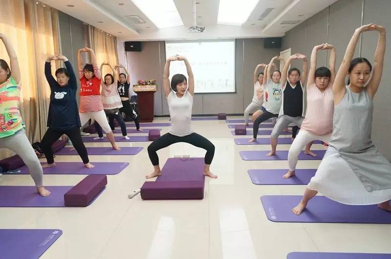 孕妇做瑜珈球有作用吗_臭球对孕妇有危害吗_长沙孕妇瑜珈大会