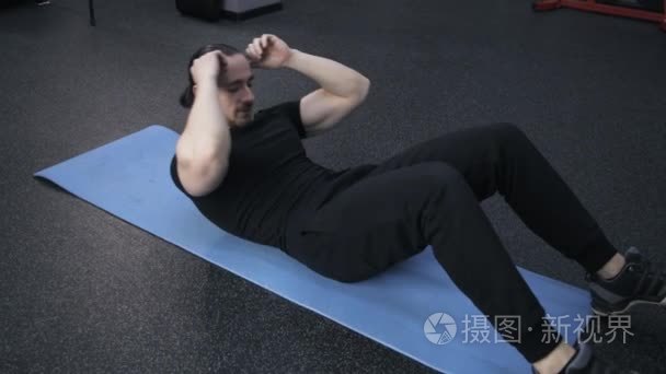 反仰卧起坐的正确做法图_正确仰卧板上做仰卧_仰卧板仰卧起坐的正确做法