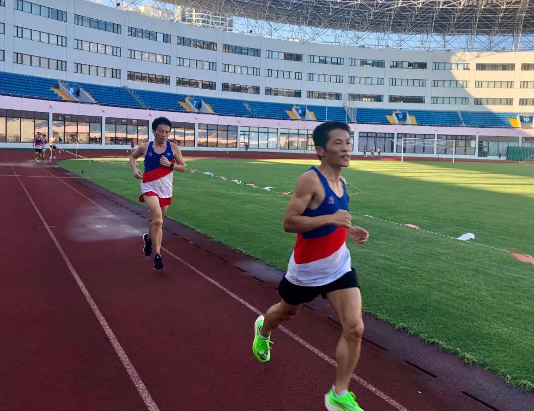 后蹬腿跑训练方法_起跳后蹬腿_后蹬腿