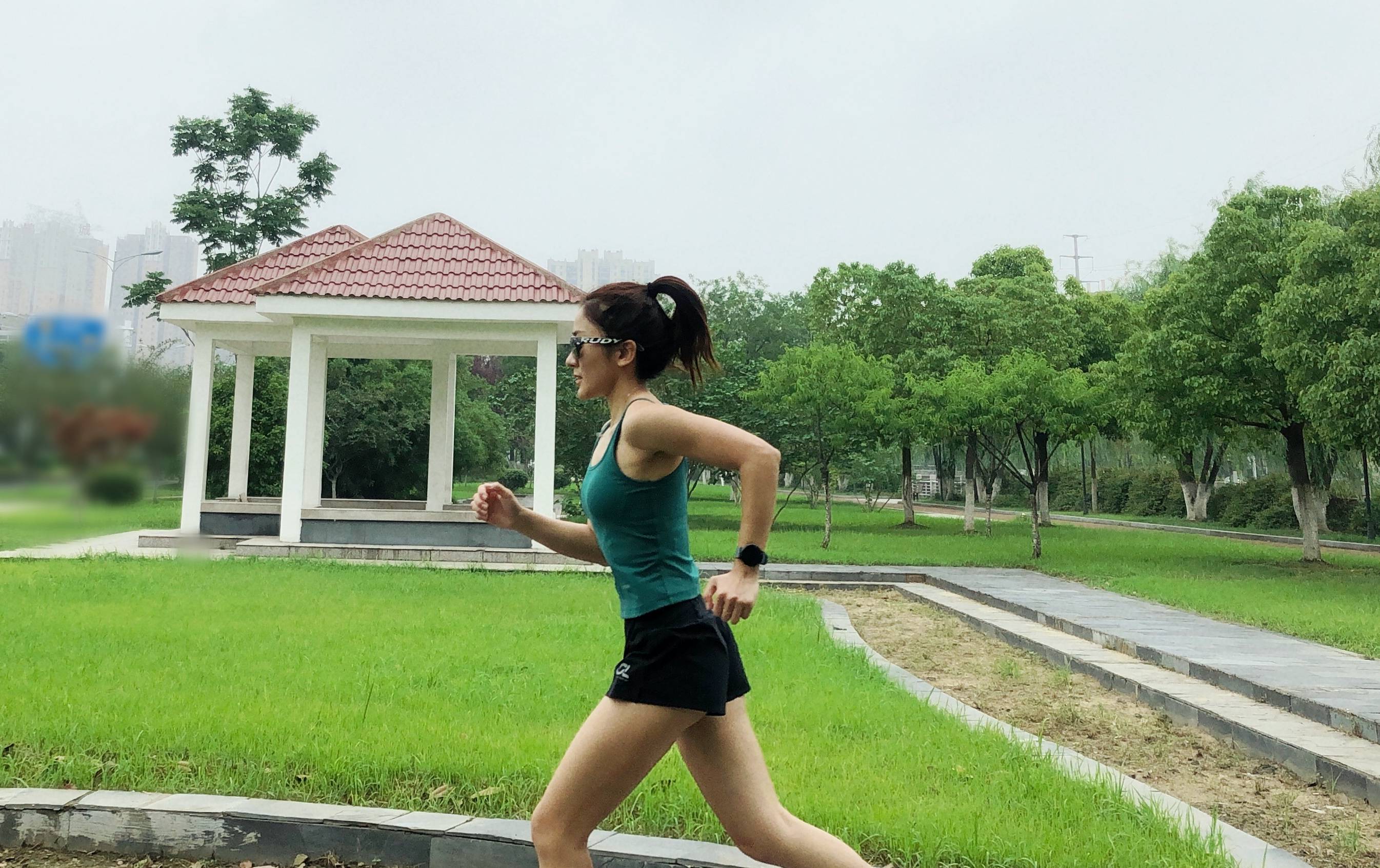 跑步机锻炼长跑_锻炼长跑对身体有好处_长跑锻炼大腿还是小腿