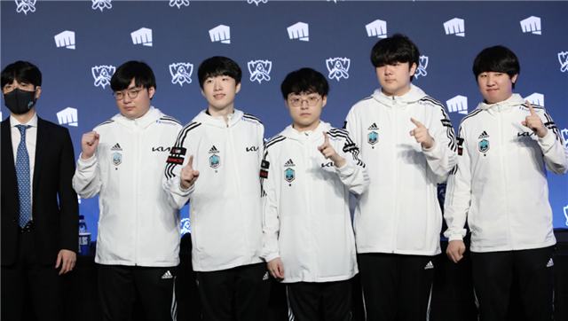 pawn单杀faker三次_布姆学院单杀faker得小鱼人_s7西门小鱼人单杀faker