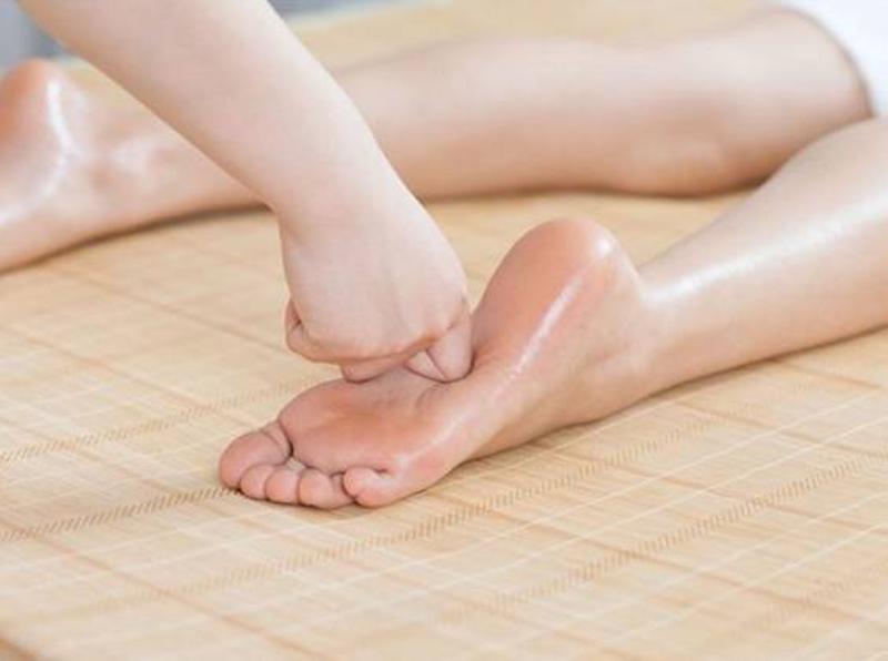 走路脚发软是什么原因_走路脚足痛是什么原因_脚关节走路痛