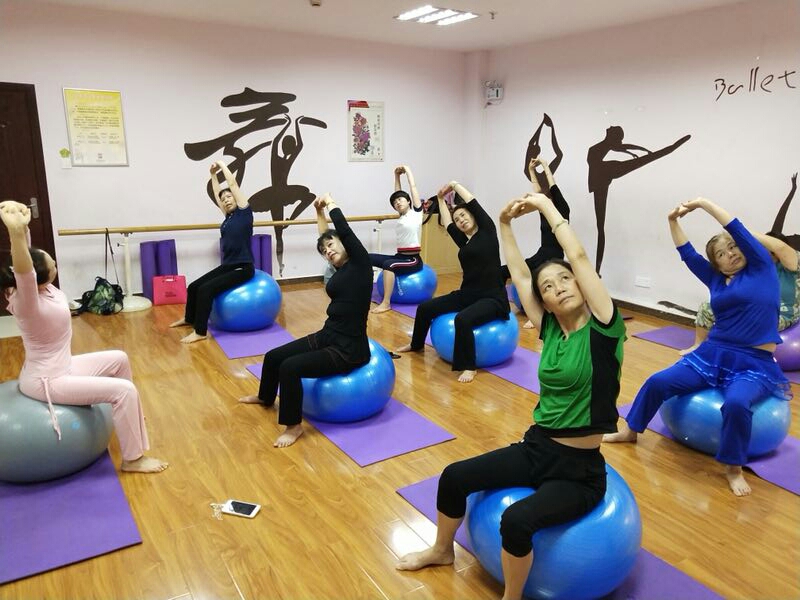 身体虚弱的人怎样锻炼_散步能锻炼身体吗_锻炼好身体吃什么