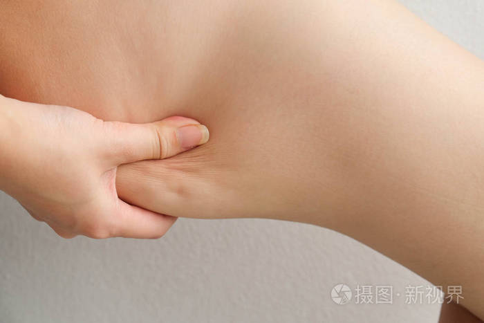 如何让肌肉线条明显_小腿肌肉明显怎么办_大腿平滑肌肉瘤的明显症状