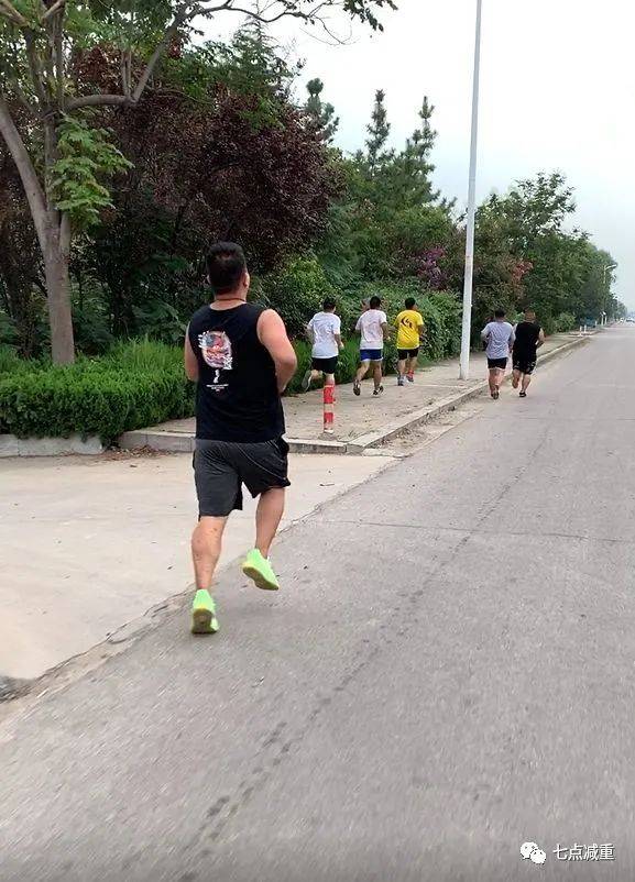 hiit 的减脂能力是不如普通有氧_hiit减脂健身训练计划下载_hiit减脂健身视频