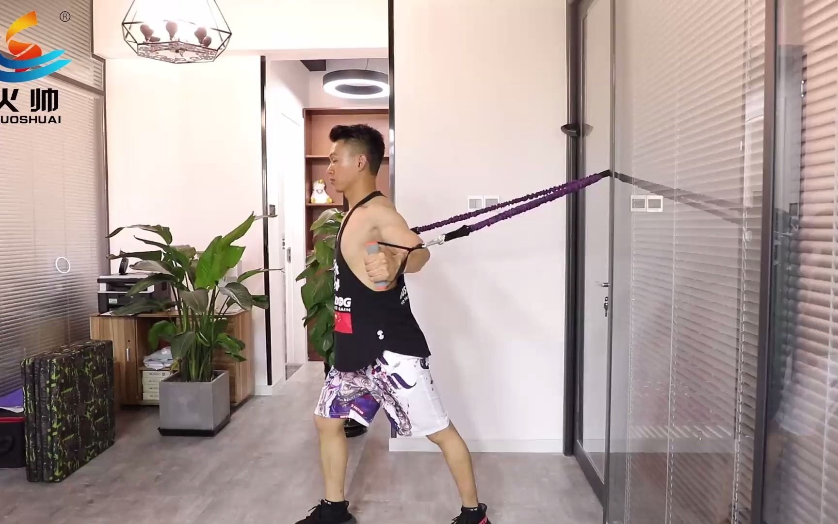 坐姿器械推胸 一组几次_上斜器械推胸的方式及作用_坐姿推胸器械