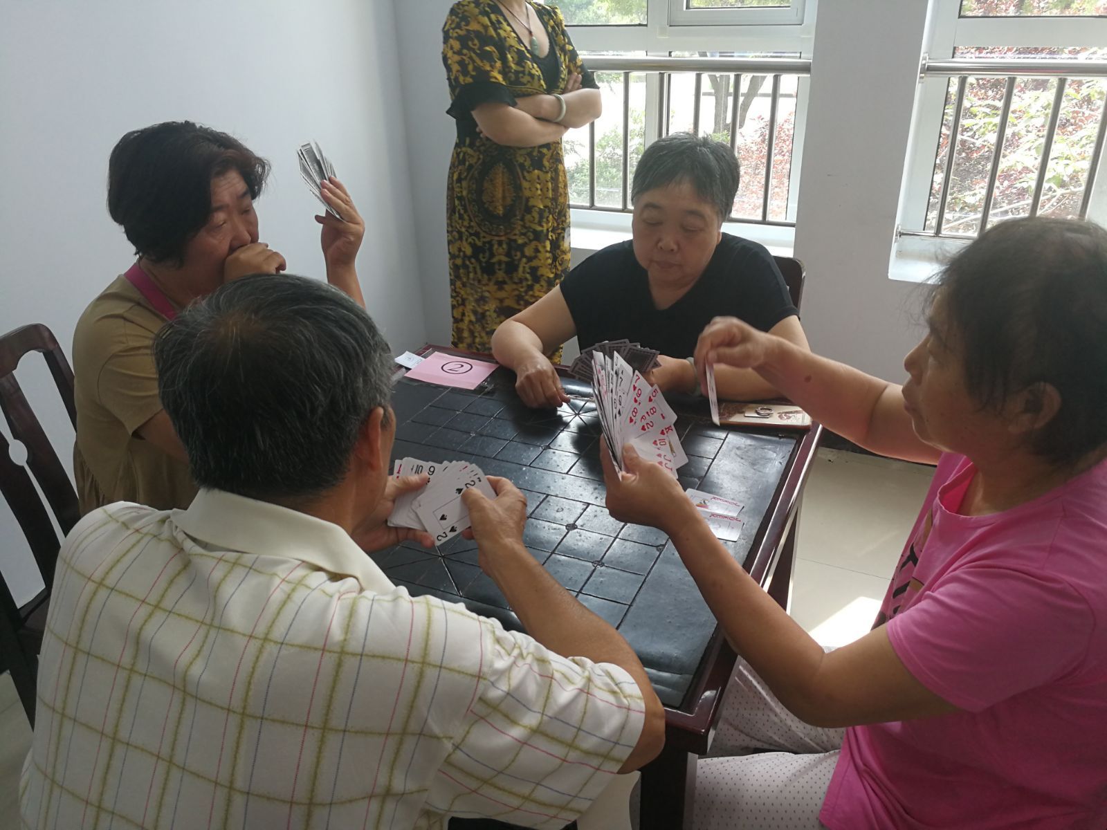 生病打针的图片真实_真实监狱内部生活图片_生活中打扑克真实图片