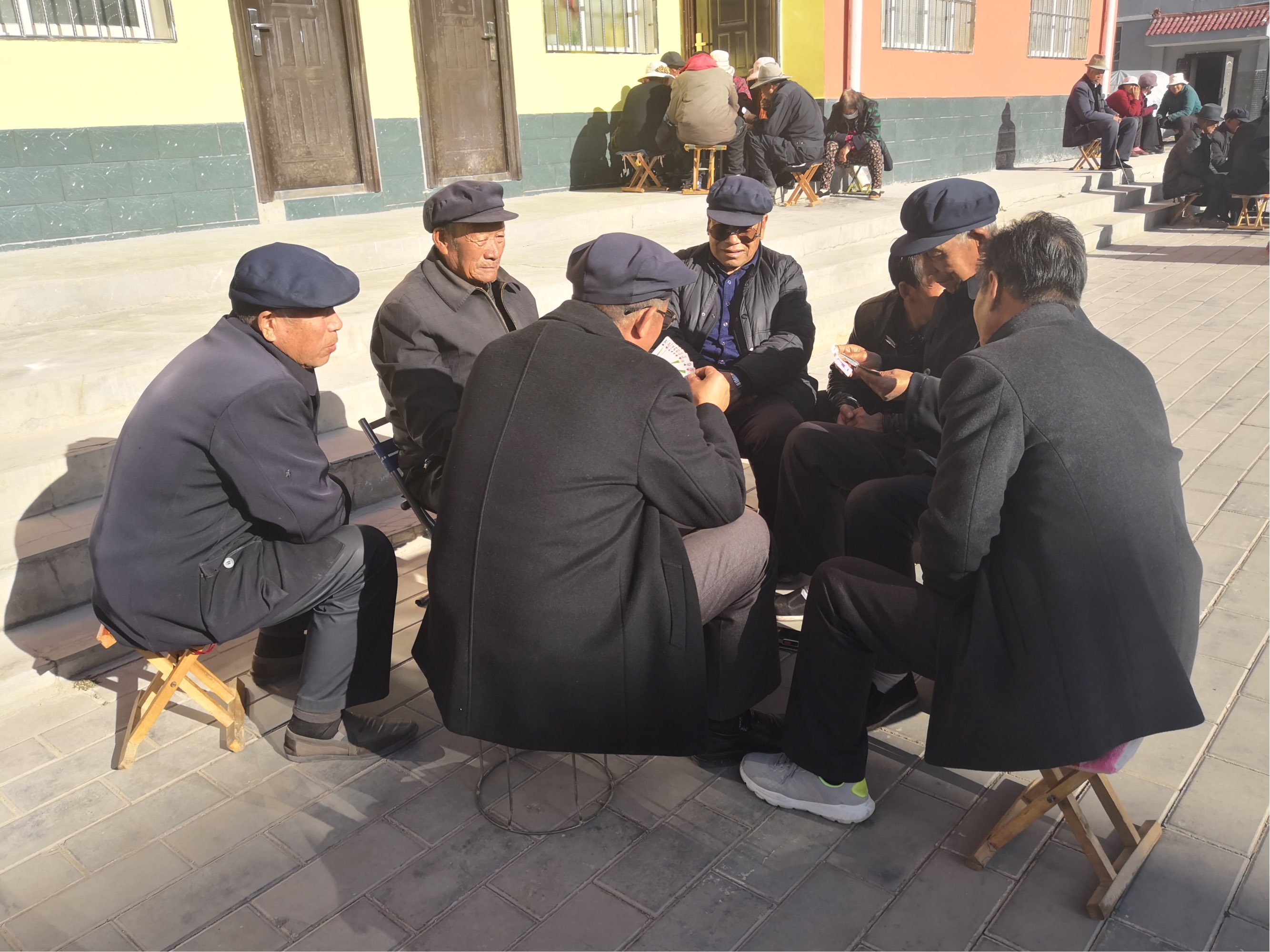 生活中打扑克真实图片_生病打针的图片真实_真实监狱内部生活图片