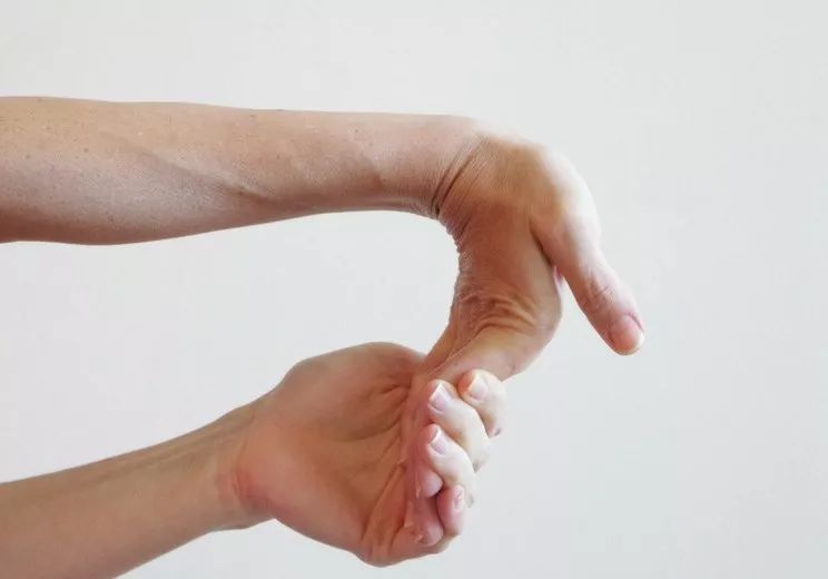 床上可以做的收腹运动_宝宝在瑜伽球上做运动_床旁血滤管路最长可以做几个小时