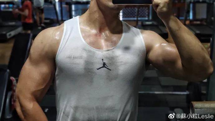 大腿后侧肌肉训练动作_自闭症儿童小肌肉训练_小腿肌肉训练动作图片