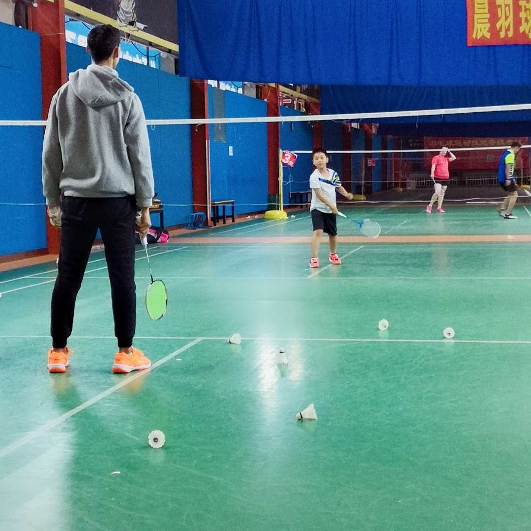 羽毛球协调性训练方法_左右手协调训练_球球大作战天使的羽毛