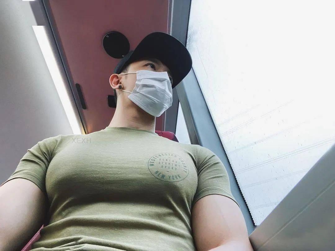 c罗腹肌肌肉训练_肌肉男抗击打踩腹肌训练_腹肌坑打训练视频