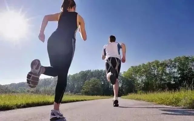 早上6点跑步好不好_早上跑步会精神一点吗_早上5点可以跑步吗