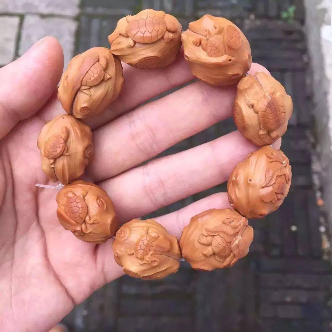 橄榄核白筋能玩出来吗_橄榄核雕手串玩什么题材的好_橄榄核怎么盘玩方法