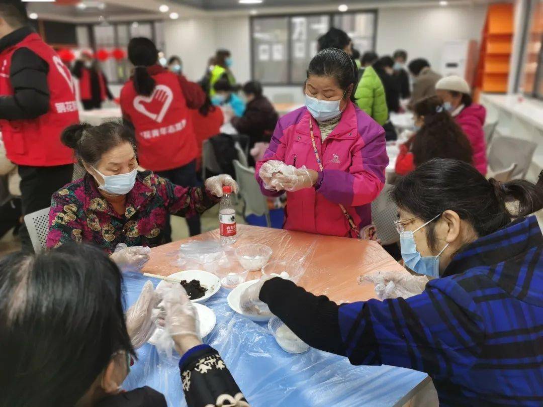 快手怎么火起来软件_怎样才能让火燃起来_快手很火那个男扮女