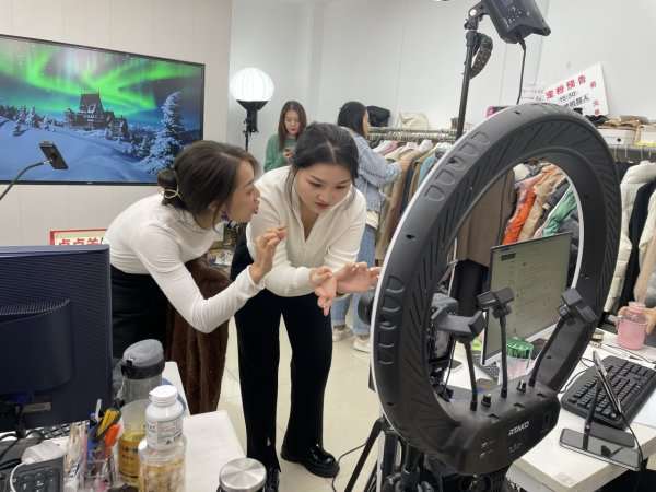 快手给主播点赞花钱吗_点赞赚钱一个赞6分钱_快手里面赞视频怎么删