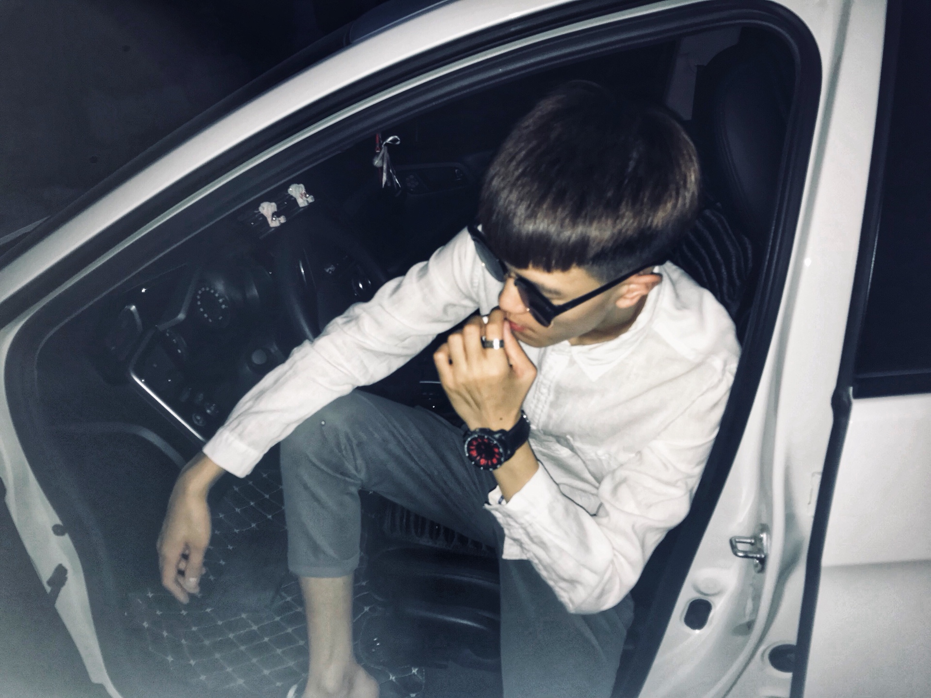 微信点赞回赞免费软件_qq点赞怎么点10次_男友总在快手点赞女的