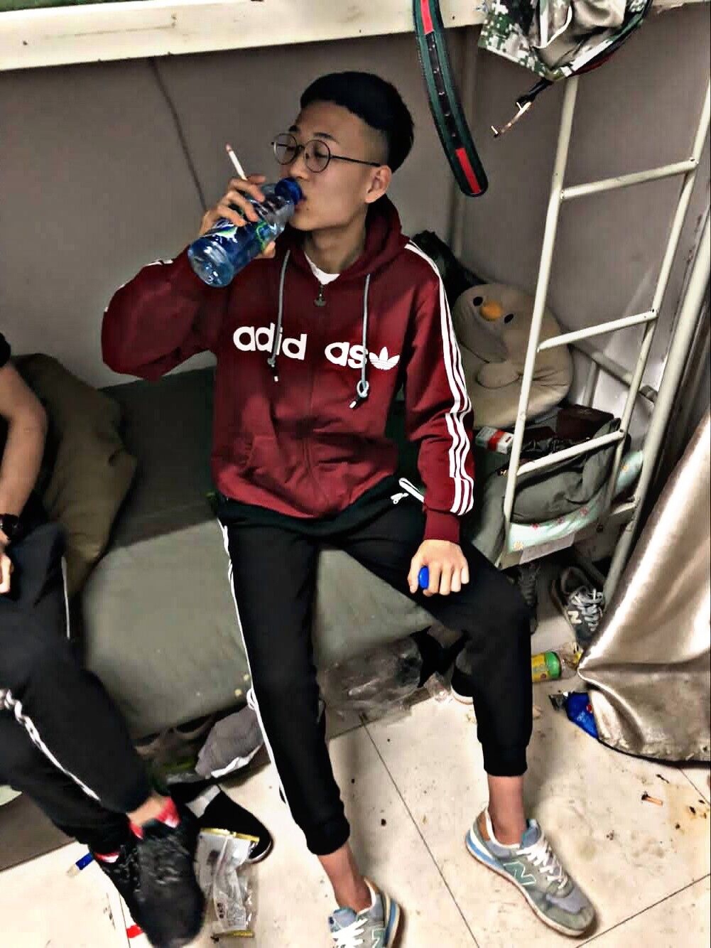 qq点赞怎么点10次_快手里面赞视频怎么删_快手点赞业务