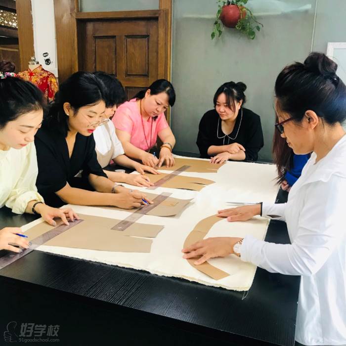 dj打碟机好还是打击垫好_服装打版培训哪里好_丰额头打童颜针好还是玻尿酸好
