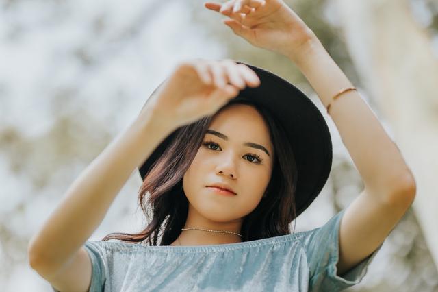 胡歌前女友薛佳凝现状_胡一天前女友微信截图_手机微信截图怎么截图