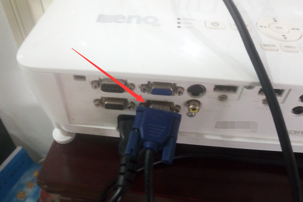 电脑按什么键进入bios_电脑系统还原按哪个键_苹果电脑连接投影仪按哪个键