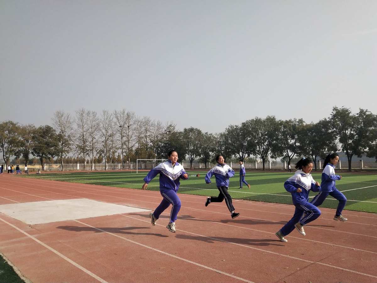 学校运动会画画图片_学校趣味运动会图片_财源滚滚趣味运动