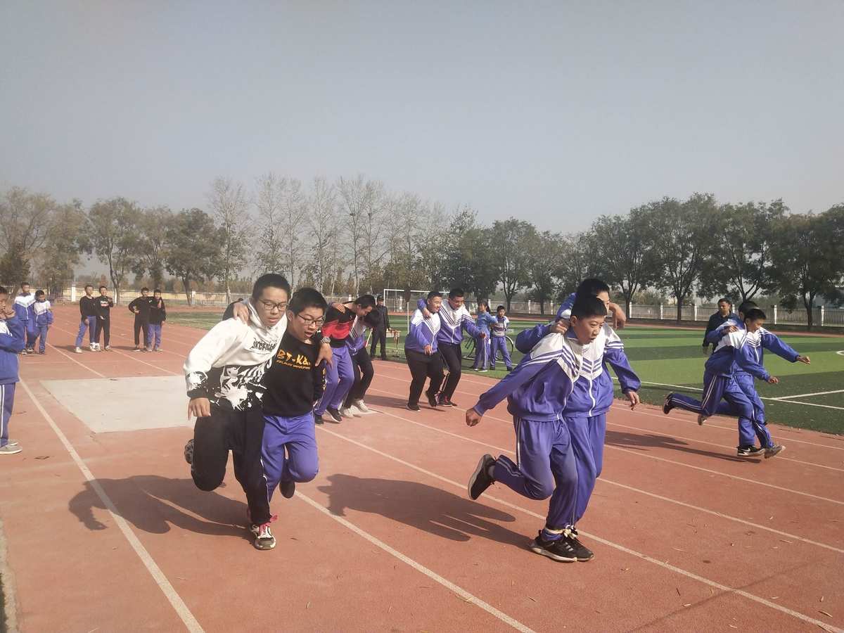 学校趣味运动会图片_学校运动会画画图片_财源滚滚趣味运动