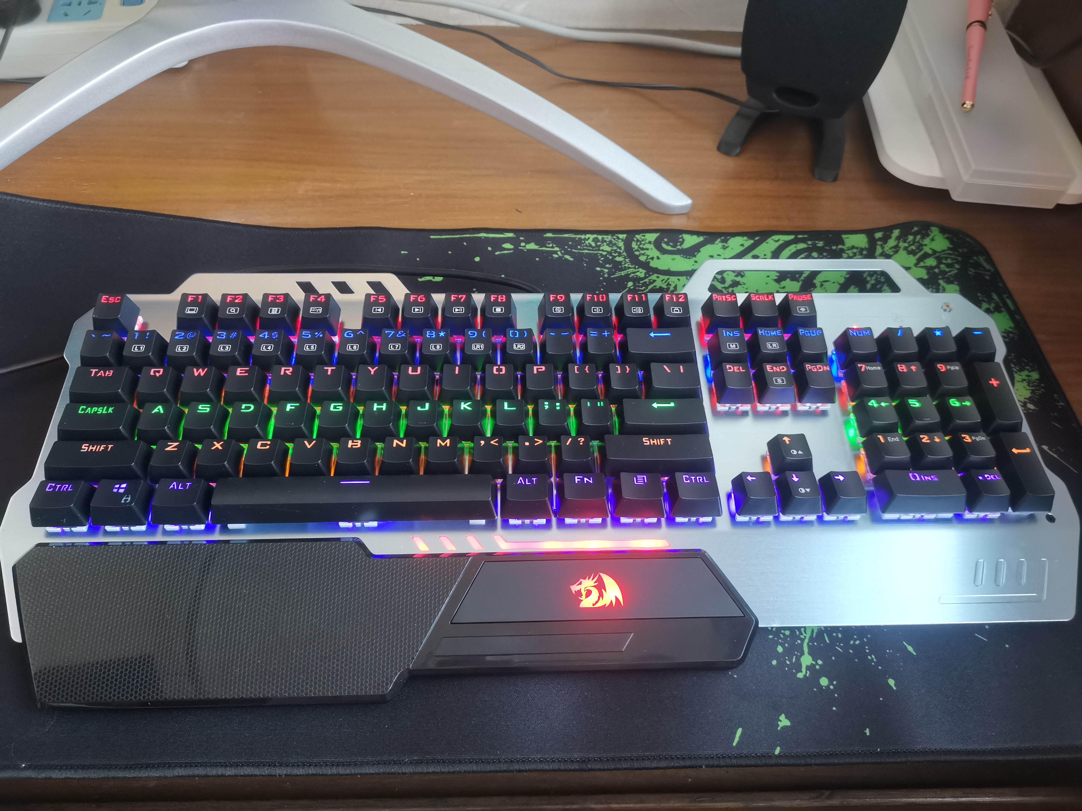 机械键盘清洗后卡键_机械键盘键轴_机械键盘 红轴 87键