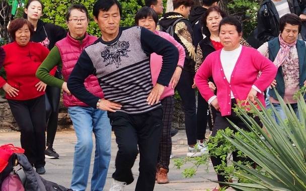 中国大妈爱跳舞音乐_遂宁网舞蹈中国大妈爱跳舞_大妈爱跳舞土豆