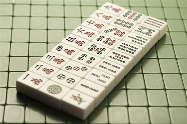 做梦打扑克是什么意思_梦见合伙打牌分了钱_梦见打麻将分钱