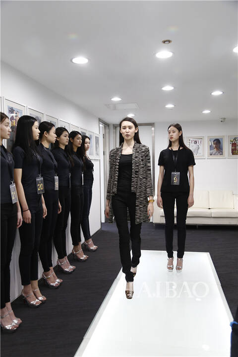 模特儿童服装赚钱收入多少_儿童服装模特一天工资一般多少_个有哪家服装要招童模特