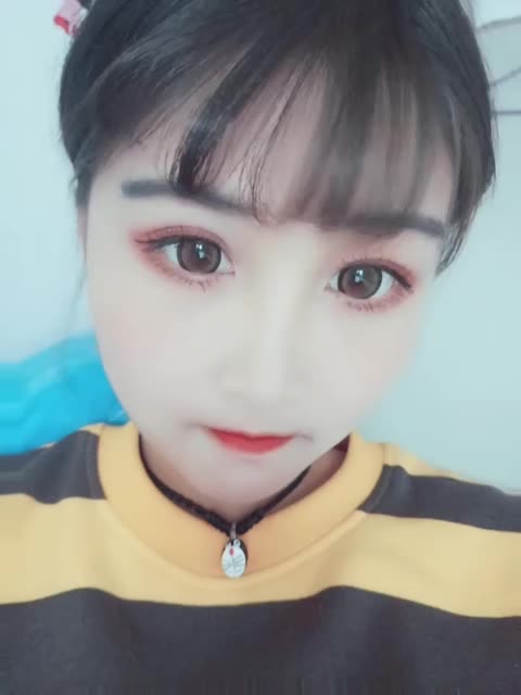 快手上最火的嘴唇是怎么拍的_快手怎么合拍同框_快手上只有个嘴巴是怎么拍的