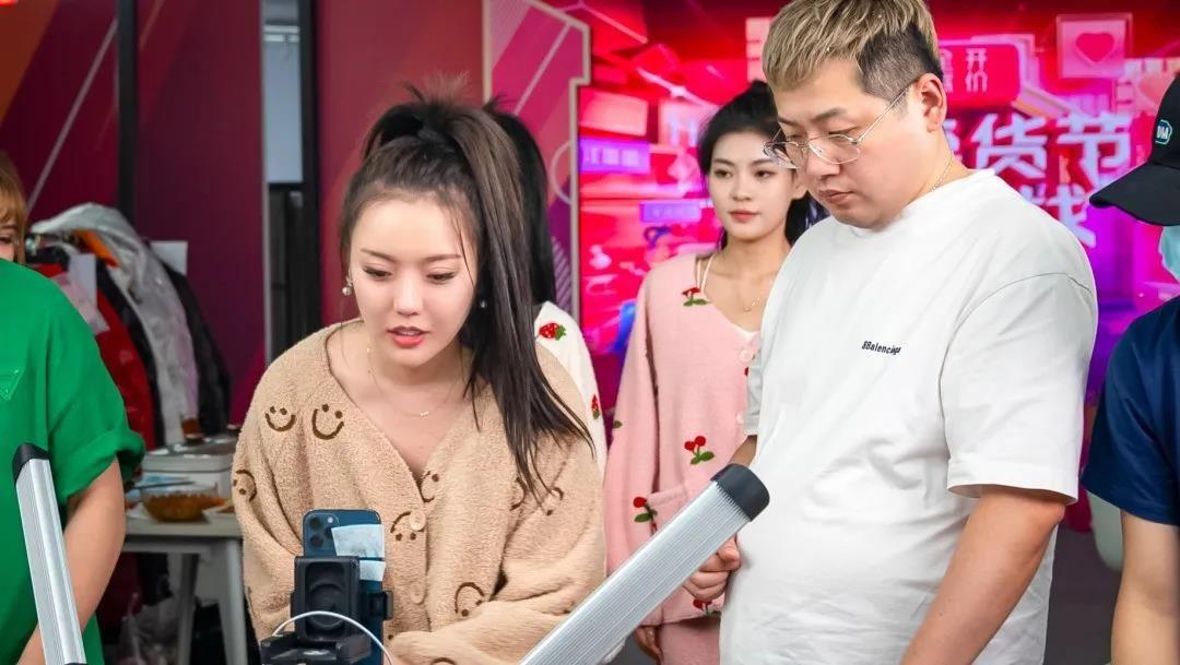 快手wz粉_3元快手粉丝_快手3元一万粉