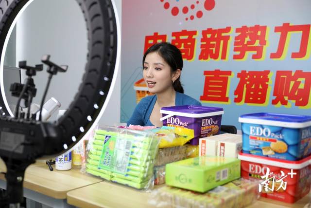 淘宝卖快手粉丝是真的吗_丝粉快手淘宝买多少钱_淘宝怎么买快手粉丝
