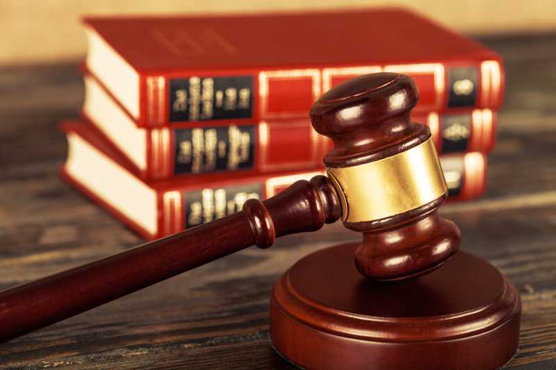 头上红冠不用裁是哪一首诗_自由裁量是法律的可悲_不知细叶谁裁出的朗读节奏是