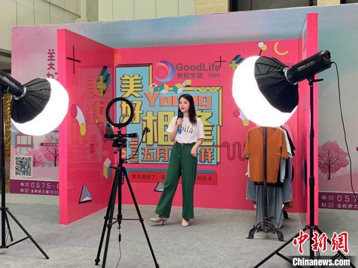 快手上热门涨粉丝是活粉吗_开播热门涨粉快手好人是真的吗_快手热门涨粉多少人开播好